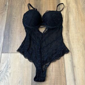 NWOT UCA Lingerie Bodysuit Womens Size 38D Black Push Up Floral Lace